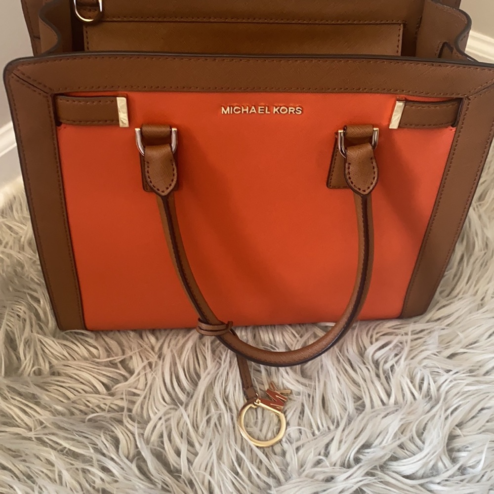 Fall Michael Kors Handbag - Picture 7 of 7